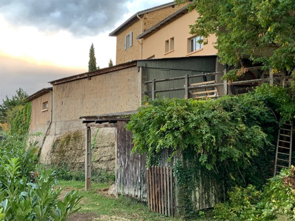 rénovation de maison en pierre dorée