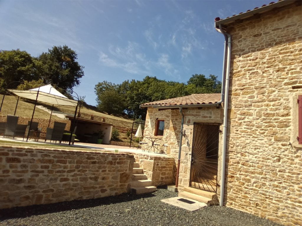 Maison en pierre dorée du beaujolais