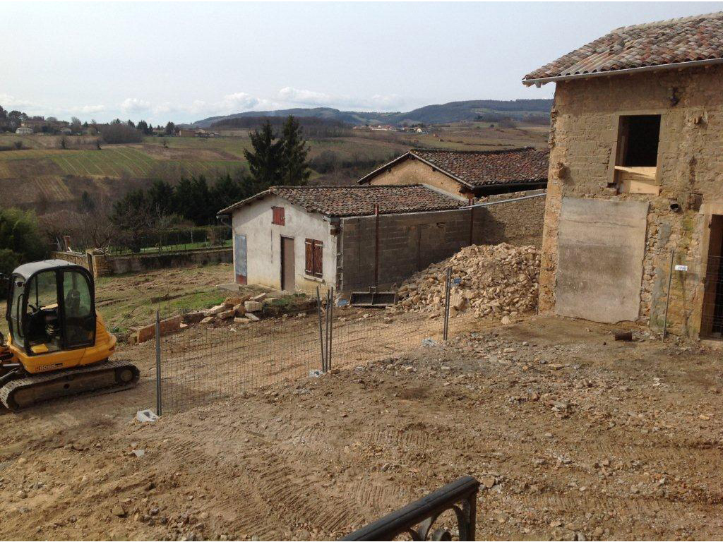 Travaux de terrassement dans le Beaujolais