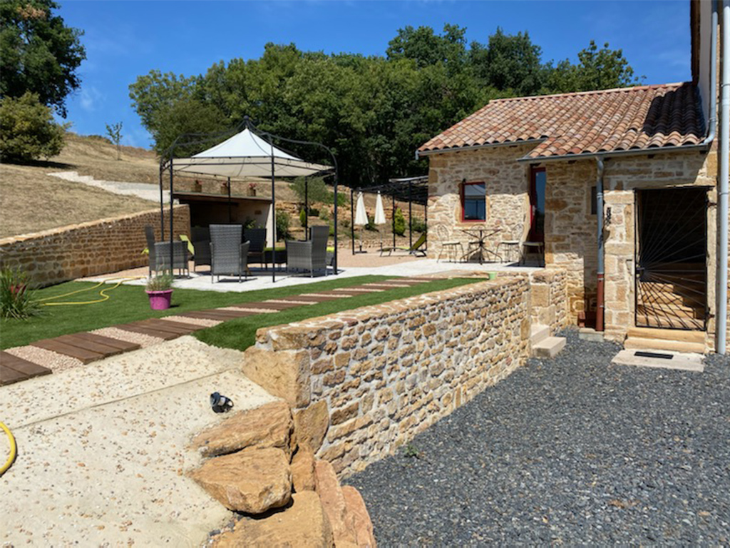 Maison en pierre dorée du beaujolais